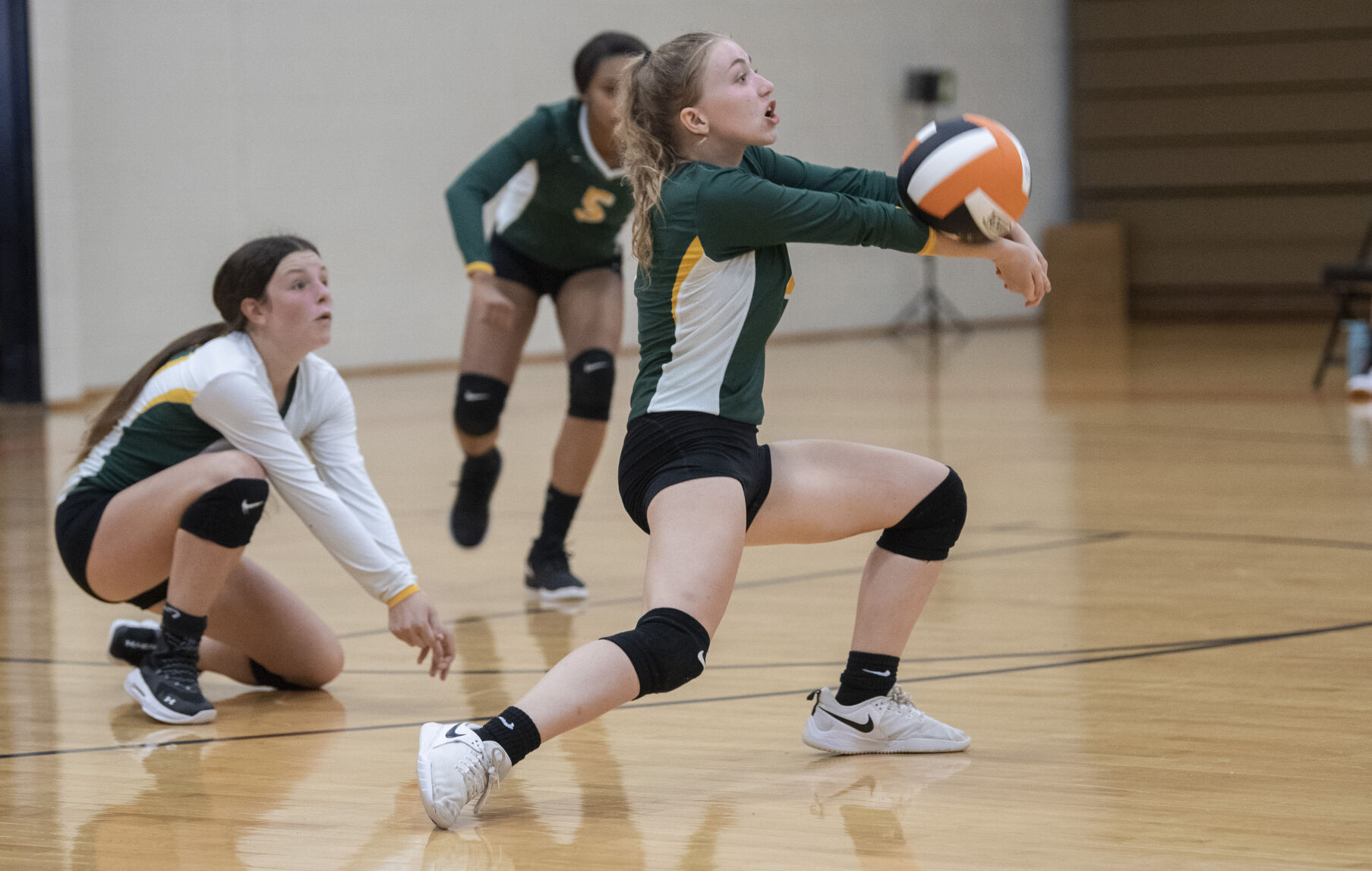 LT.Govs volleyball. 4.JPG